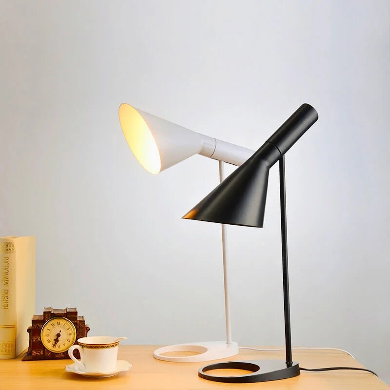 MinimalGlow - moderní LED stolní lampa s elegantním designem