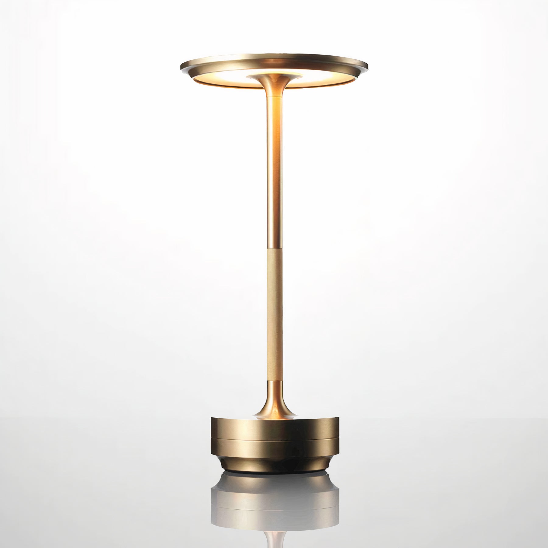 LumenArt - Elegantní stolní lampa od Thomase