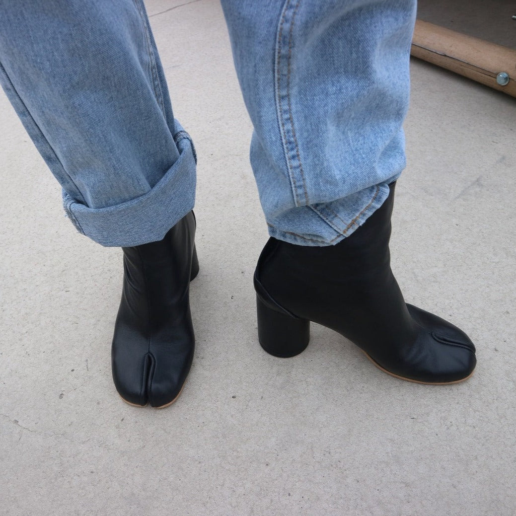 Avoria – Dámske tabi členkové topánky s rozdelenou špičkou a gumovou podrážkou