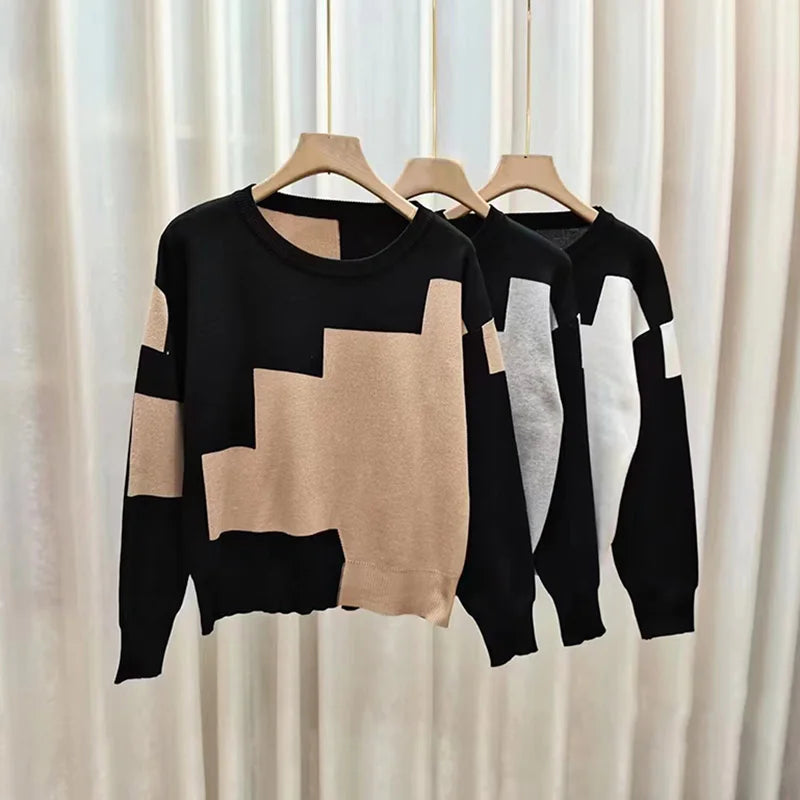 Patchwork Strikpullover – Blødt stof, løs pasform & moderne blokdesign