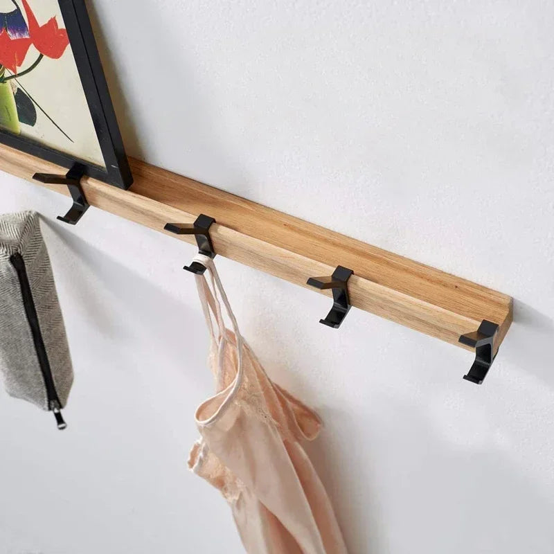 Stilfuld væg-garderobe – elegant og praktisk løsning til gangen
