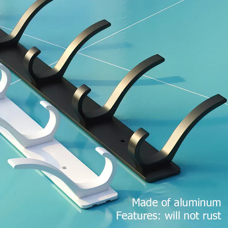 Magické nástenné háčiky – poriadok a štýl pre vašu kuchyňu bez vŕtania