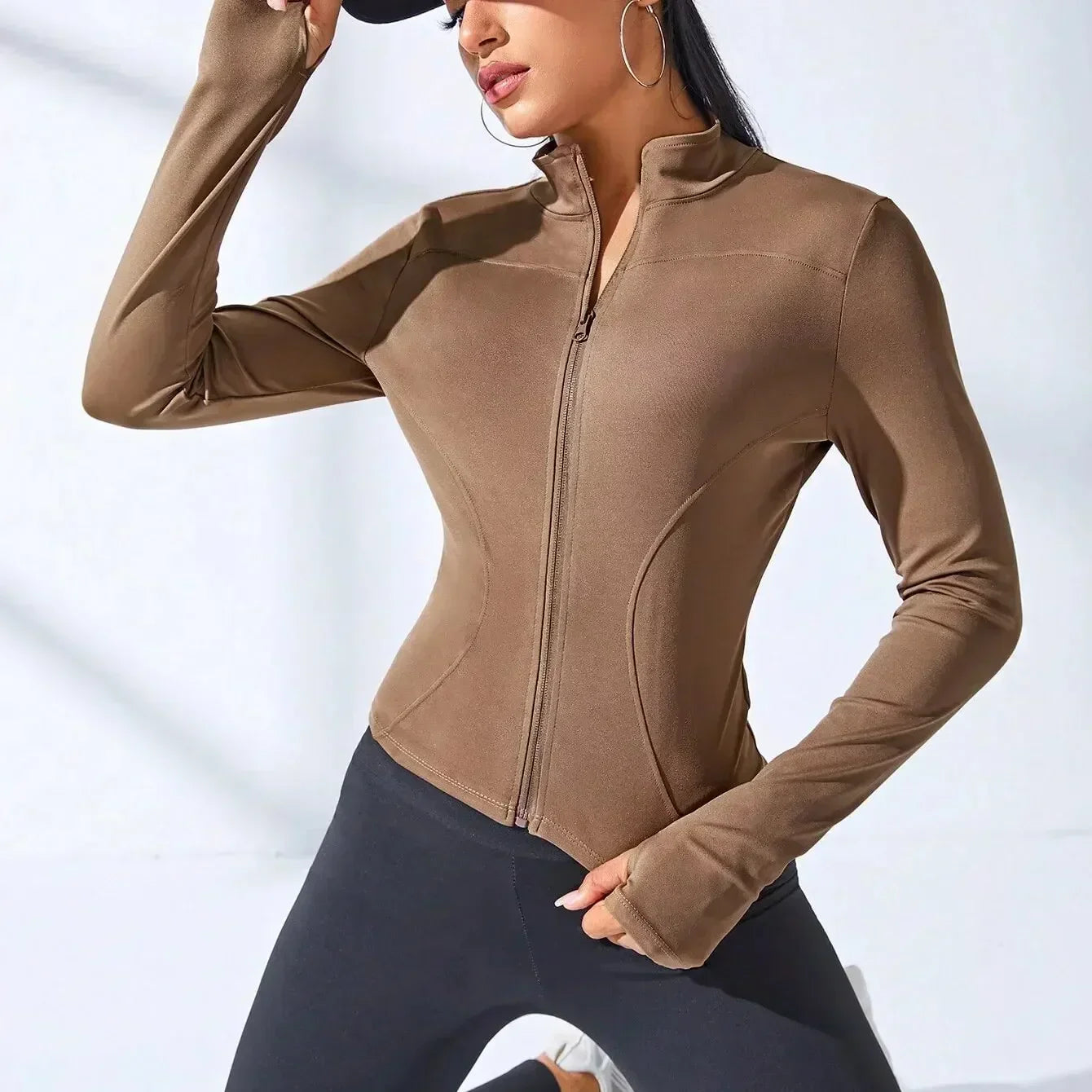 Dámska bunda Yoga Slimfit so zipsom - štýl a pohodlie pre každý tréning