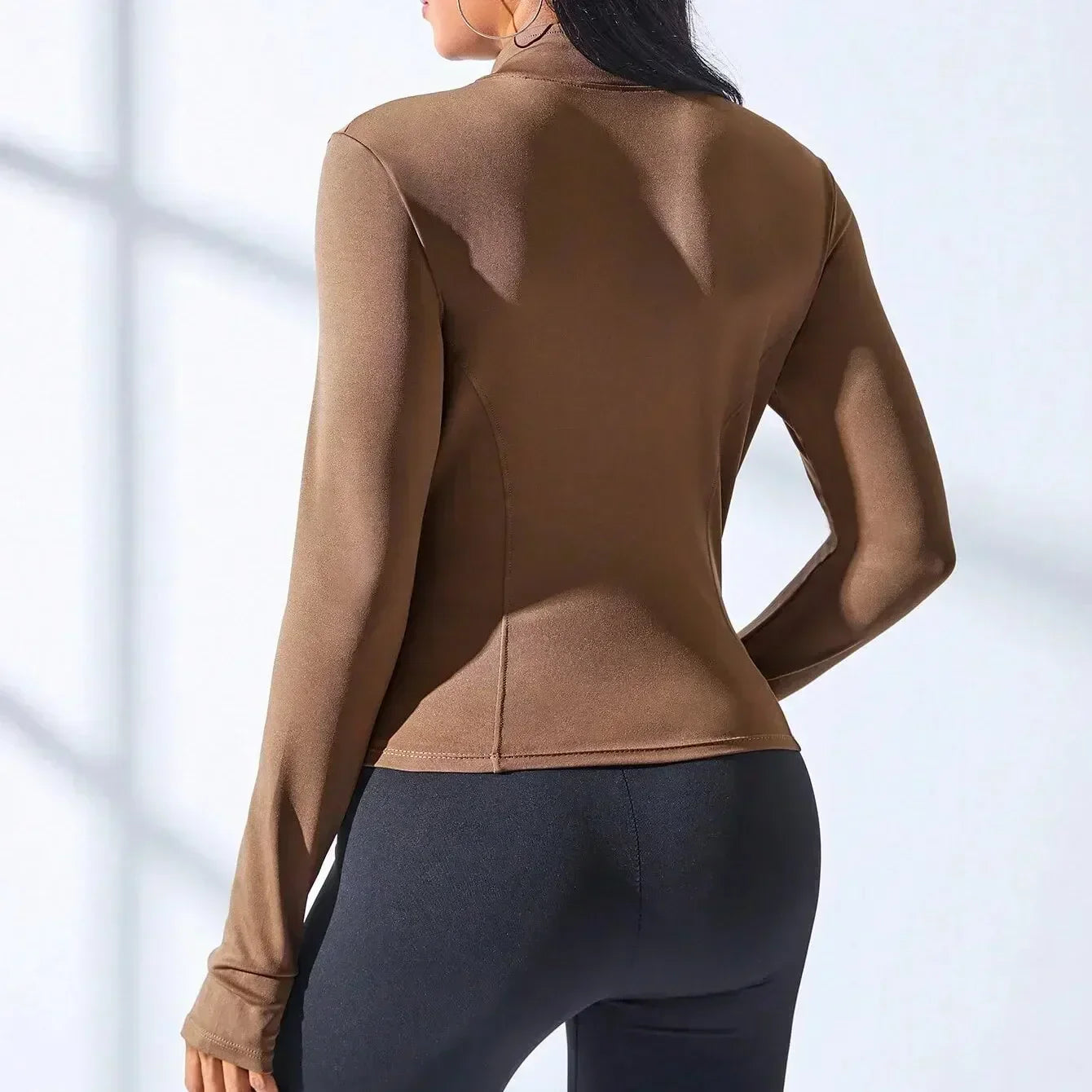 Dámska bunda Yoga Slimfit so zipsom - štýl a pohodlie pre každý tréning