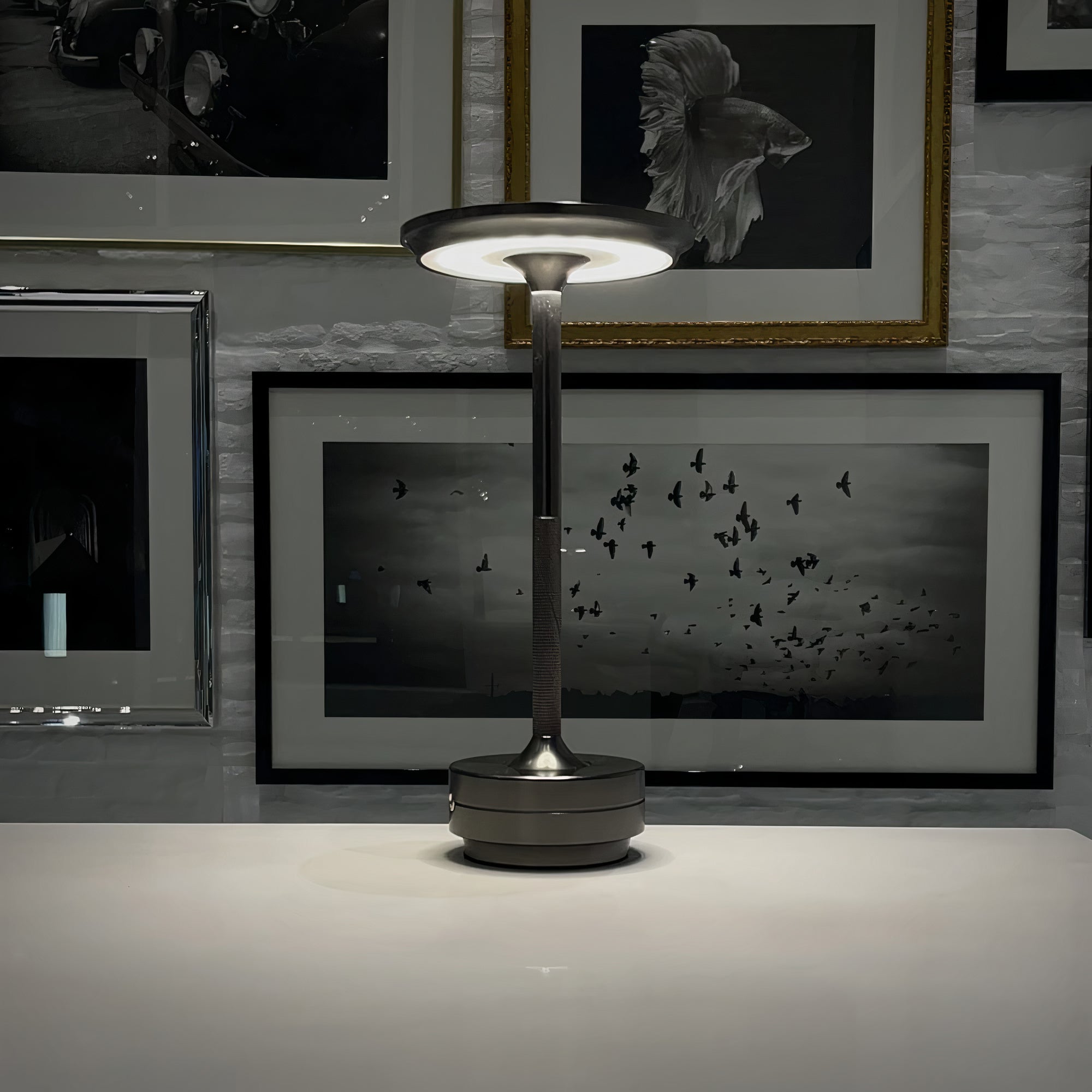 LumenArt - Elegantní stolní lampa od Thomase