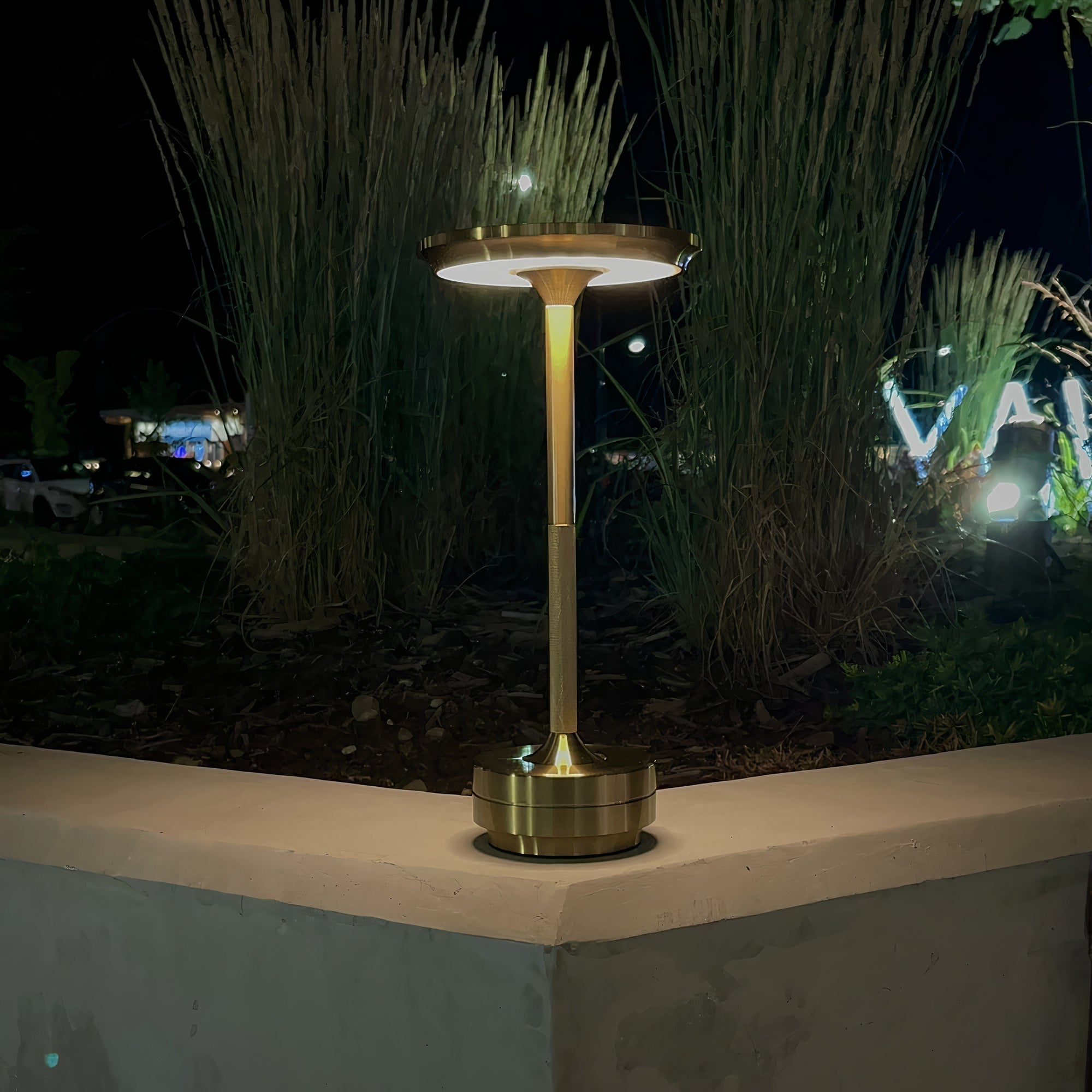 LumenArt - Elegantní stolní lampa od Thomase