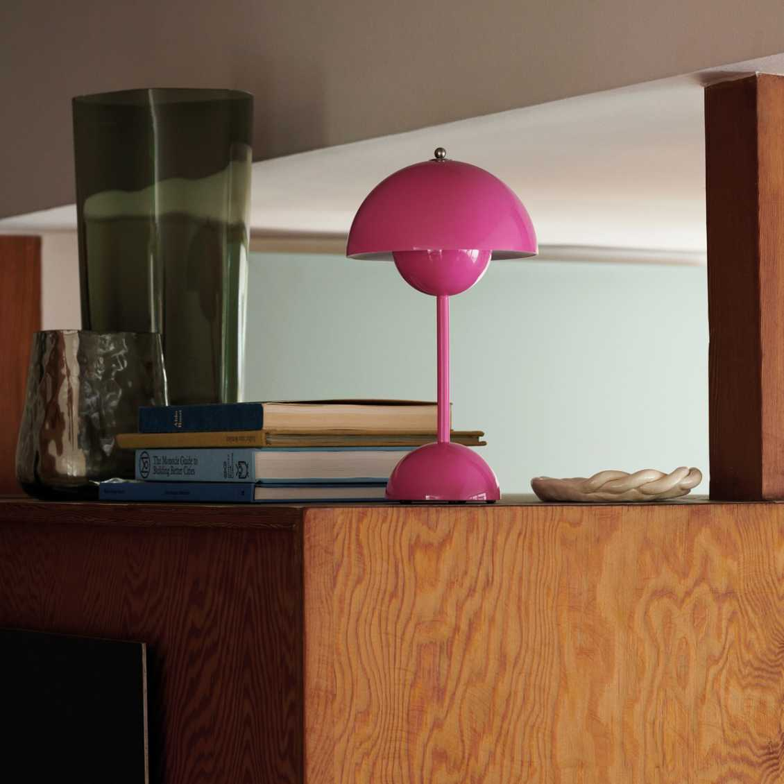 LunarGlow - LED stolní lampa pro atmosférické interiéry