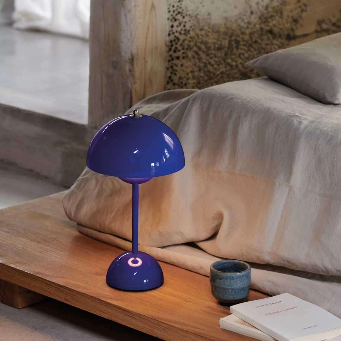 LunarGlow - LED stolní lampa pro atmosférické interiéry